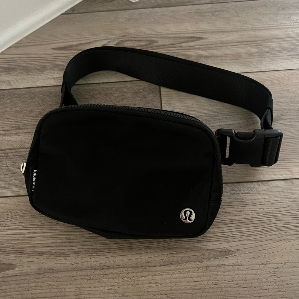 Lululemon belt bag